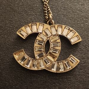Pre-loved Chanel Crystal necklace